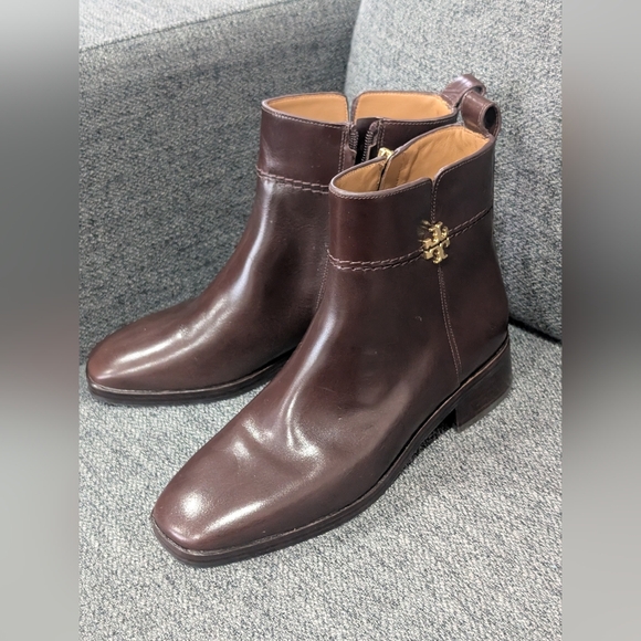 TORY BURCH Everly Gold Logo Leather Boot In Brown - Picture 2 of 10